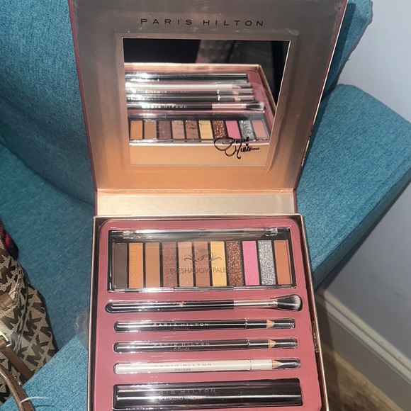 Paris Hilton Eye-Conic Eyeshadow Palette - Picture 4 of 4